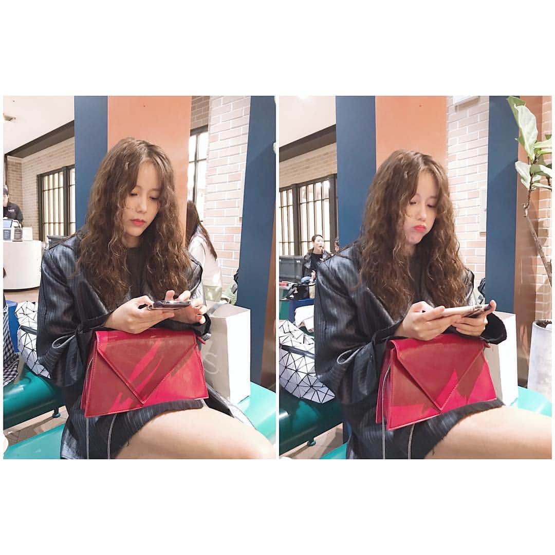 ヘジョンのインスタグラム：「은정이 집들이 가방 고마워🥰 @mourettarchivesroom」