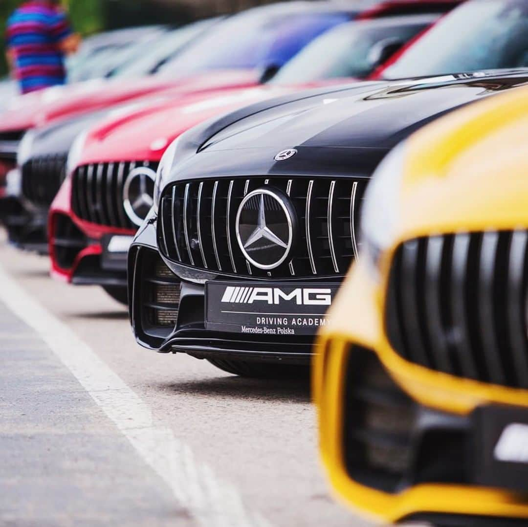 メルセデス・ベンツさんのインスタグラム写真 - (メルセデス・ベンツInstagram)「At the track. 🏁 Photo by @patrykptakphotography with @amgdrivingacademypoland. __________ [Mercedes-AMG GT | Kraftstoffverbrauch kombiniert: 11,4 l/100 km | CO2-Emissionen kombiniert: 261 g/km | http://mb4.me/Rechtlicher_Hinweis/] . #MercedesBenz #MercedesAMG #⭐ #mbfanphoto #AMGDrivingAcademy #automotivedesign #atthetrack #mbcar」4月29日 18時30分 - mercedesbenz