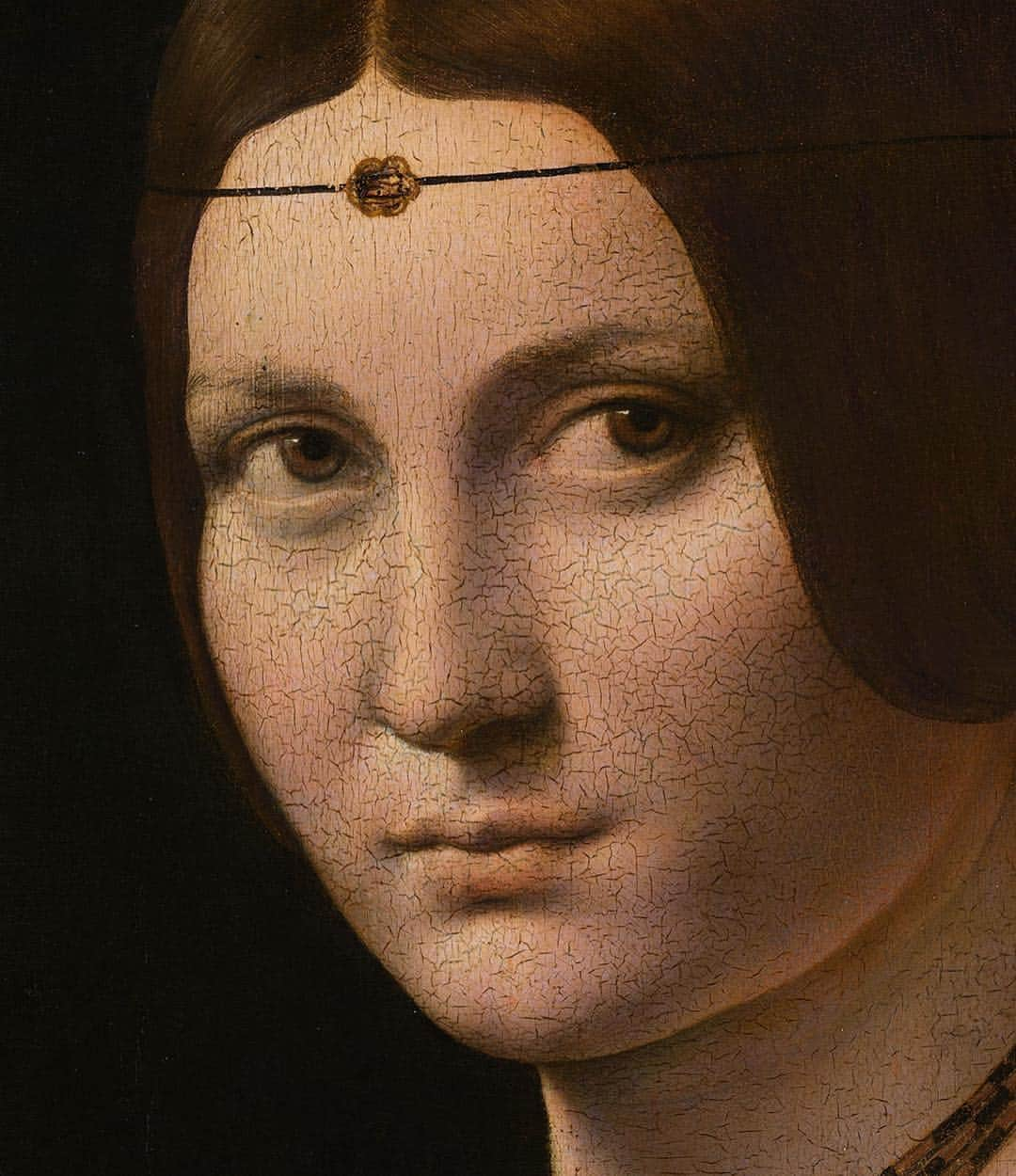 ルーブル美術館さんのインスタグラム写真 - (ルーブル美術館Instagram)「. 🇫🇷 La Belle Ferronnière, célèbre portrait de Léonard de Vinci, vous souhaite une #BonneSemaine ! - 📣 L’exposition "Léonard de Vinci" se tiendra ‪du 24 octobre 2019 au 24 février 2020‬ au musée du Louvre ! - ➡ En raison de l’affluence attendue, celle-ci sera accessible uniquement sur réservation d’un créneau horaire. Les réservations seront ouvertes ‪le 18 juin 2019‬ ⏳ Restez connectés ! 😉 - 🌎 La Belle Ferronnière, famous portrait by Leonardo da Vinci, wishes you a #GoodWeek! - 📣 The exhibition "Leonardo da Vinci" will take place ‪from October 24, 2019 to February 24, 2020‬ at the Louvre! - ➡ To ensure optimal visiting conditions for this much-awaited event, visitors will be required to make a reservation for a specific time slot. The reservation service will be open as of ‪June 18, 2019‬. ⏳ Stay tuned! 😉 - 📷©️RMN - Grand Palais (musée du Louvre) / Michel Urtado . . . #ExpoLéonard #MuséeDuLouvre #LouvreMuseum #Louvre」4月30日 0時01分 - museelouvre