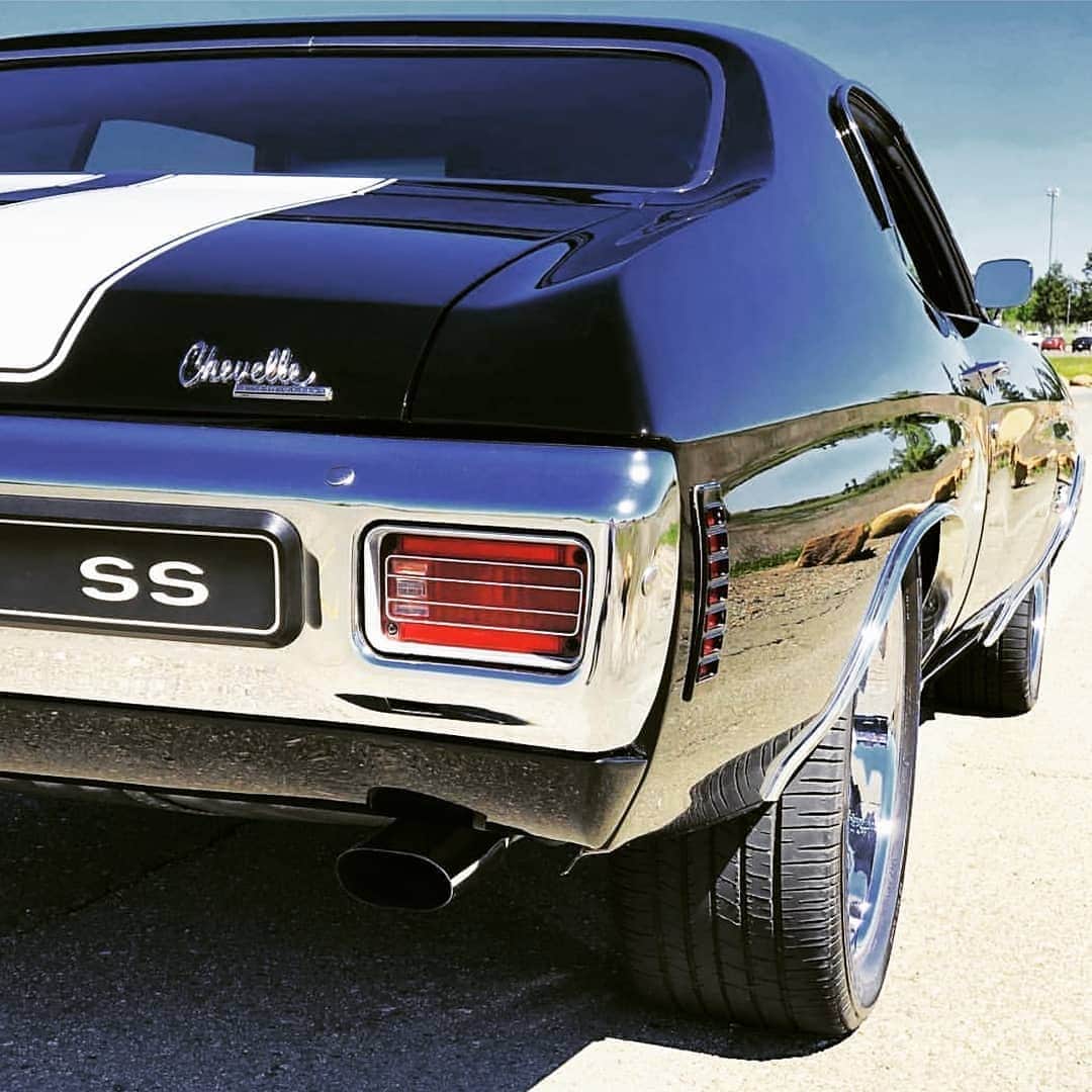 Classics Dailyさんのインスタグラム写真 - (Classics DailyInstagram)「'70 Chevelle SS _ @ls6_70ss #chevelle #americanmuscle #musclecar  #classic #restomod #speed #vehicles  #cargram #carstagram #amazing_cars #fastcar #motors #engine #horsepower  #musclecar #amazingcars #classicsdaily」4月29日 23時57分 - classicsdaily
