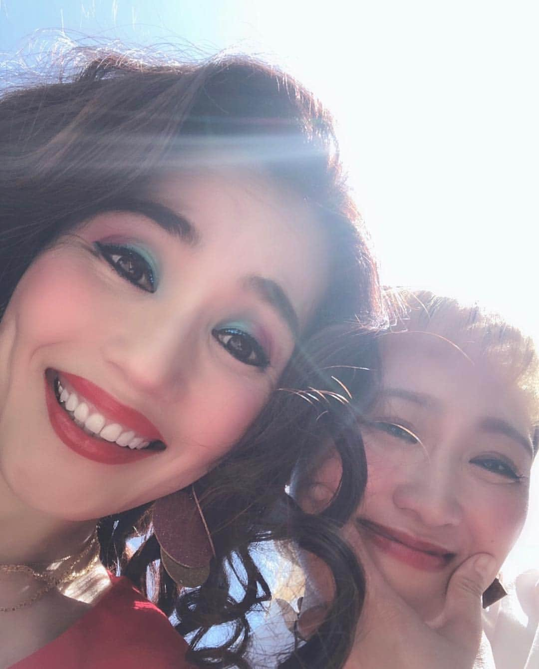 丸山桂里奈さんのインスタグラム写真 - (丸山桂里奈Instagram)「ノラさん❤️ほんとだいすき いつも会えばげんきをくれて、味方でいてくれてパワーもらってます😌⤴︎💡 お仕事ご一緒できるように頑張りたい。もっともっと頑張らなくちゃて思わせていただいてます🦍⤴︎写真見るだけでも元気でるー ノラさん、いつもありがとうございます❤️ #平野ノラさん #歯並び綺麗すぎ #いつも元気 #パワフル1番 #だいすき #太陽以上に太陽だな #マレーシアの海のヒトデノヨウ #キラキラ輝いてる #早く会いたいなー #私をマル子と呼ぶ #ノラ子さん #よし #明日もお仕事頑張ります #いい意味で #インスタバエ」4月29日 23時59分 - karinamaruyama