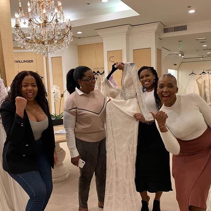 Saks Fifth Avenueさんのインスタグラム写真 - (Saks Fifth AvenueInstagram)「@Oprah and three female graduates from her leadership academy went wedding dress shopping at Saks Beverly Hills over the weekend. #SaksStyle #Regram」4月29日 23時59分 - saks