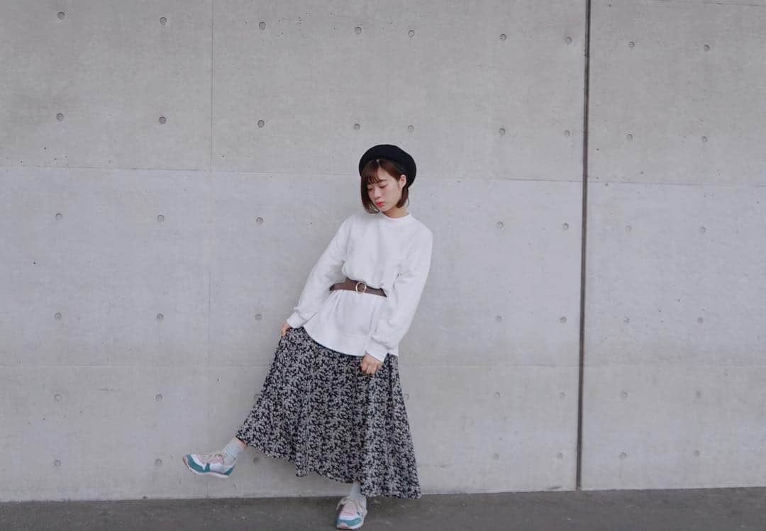 深川舞子のインスタグラム：「握手会ありがとうございました😊  今日は少し珍しい トレーナーコーデです！ ベレーとベルトはWEGOです！ ＊ #ootd #ベレー帽  #gu #pageboy #wego」