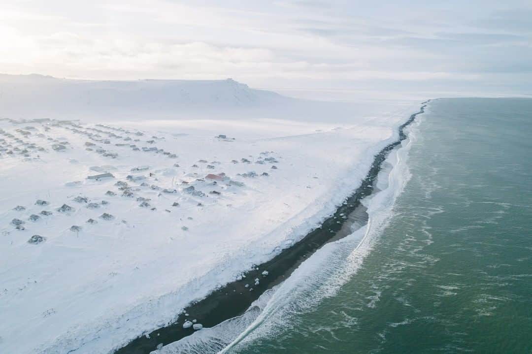 National Geographic Travelさんのインスタグラム写真 - (National Geographic TravelInstagram)「Photo by @kiliiiyuyan | The village of Gambell lies on Saint Lawrence Island in Alaska, in the middle of the Bering Sea. Gambell is closer to Siberia than Alaska, but its remoteness has not insulated its indigenous population, the Yup'ik, from massively declining sea ice. This remote place is a subsistence village, and without the sea ice, there are no walrus, leading to a major food crisis in 2017. Follow me, @kiliiiyuyan, for more from the Arctic and beyond. #arctic #beringsea #climatechange」4月29日 18時55分 - natgeotravel