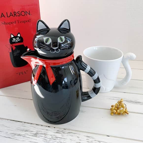 nocotoさんのインスタグラム写真 - (nocotoInstagram)「まだまだ底冷えする日も多いですね。あったかいお茶も欠かせませんっ  黒猫飼いのあの方へのプレゼントにも良いですよね〜🎶リサ・ラーソンの黒猫ティーポット、デスクのお供にお迎えしようかしら。  #リサラーソン  #lisalarson  #blackcat #catitem #teatime」4月29日 18時50分 - nocoto_store
