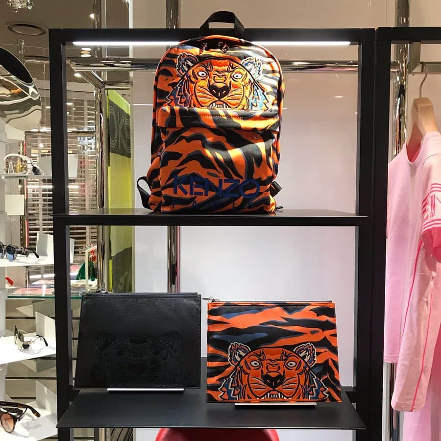 HANKYU.MODEさんのインスタグラム写真 - (HANKYU.MODEInstagram)「KENZO POP OPEN 3F MODE  #Hankyu #HANKYUMODE #umedahankyu #阪急うめだ本店 #うめだ阪急 #阪急百貨店 #osaka #umeda #mode #kenzo #kenzopop #ケンゾーポップ #conceptshop #newshop」4月29日 19時00分 - hankyumode