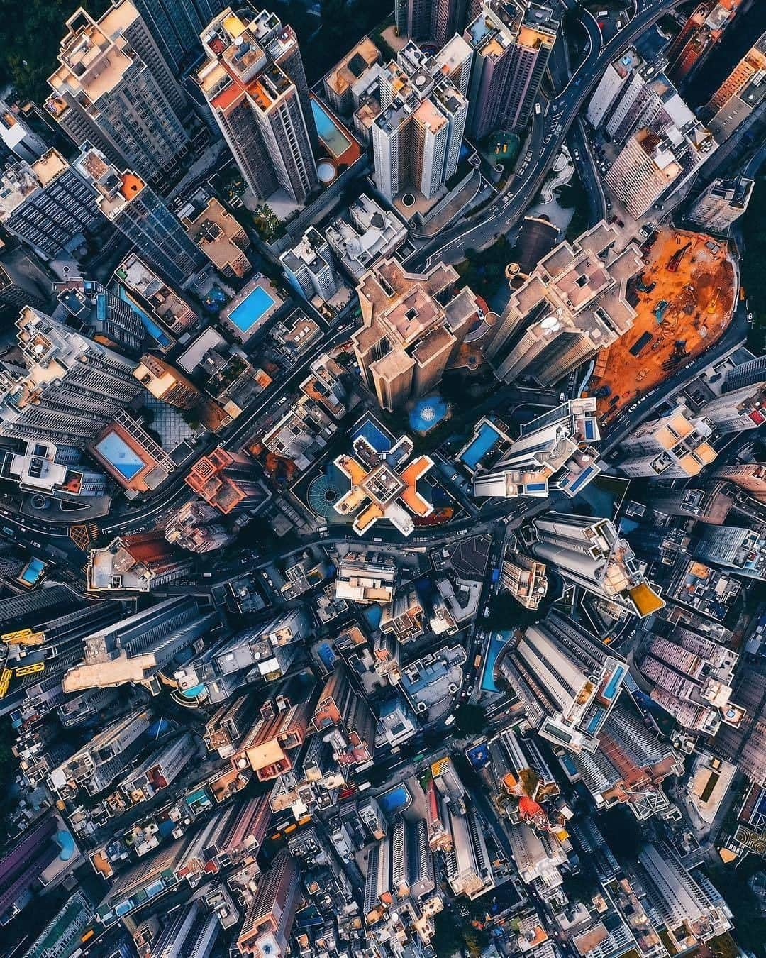 Discover Hong Kongさんのインスタグラム写真 - (Discover Hong KongInstagram)「Seeing Hong Kong from above. 鳥瞰香港鬧市！ 上空から見下ろす香港！ 📷: @4_23 #DiscoverHongKong #repost」4月29日 19時01分 - discoverhongkong