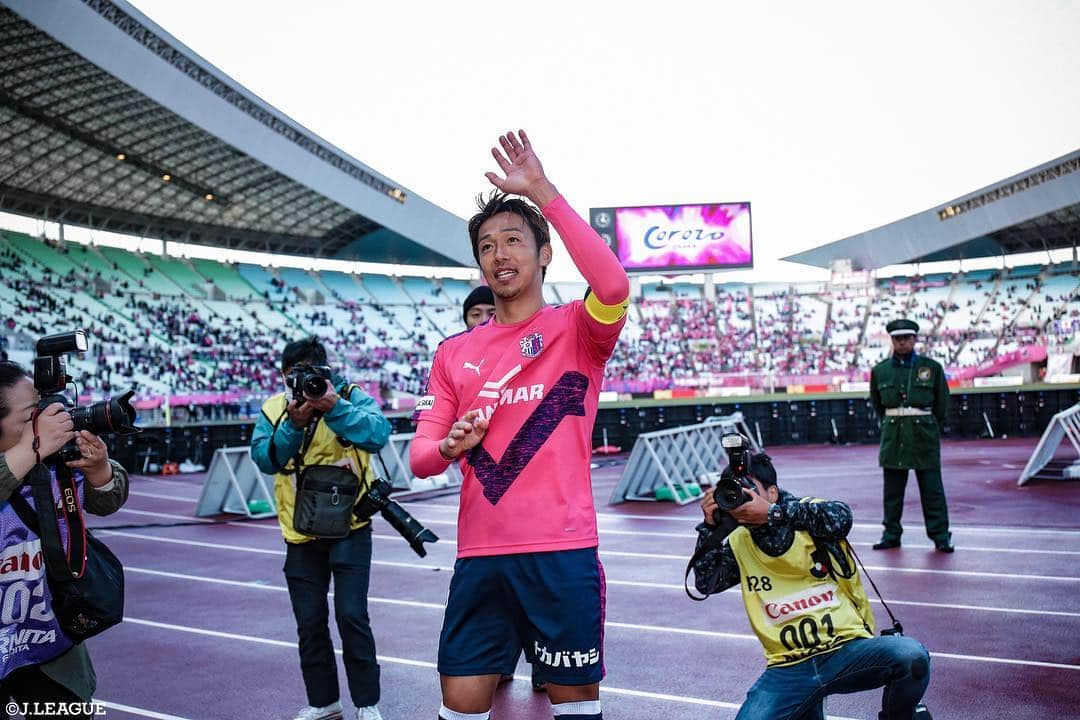 Ｊリーグさんのインスタグラム写真 - (ＪリーグInstagram)「Play Back JLEAGUE⚽️📸﻿﻿﻿ ﻿﻿﻿ 🏆#明治安田生命Ｊ１リーグ 第9節 ﻿﻿﻿ 印象的なシーンをプレイバック🔥﻿﻿﻿ ﻿﻿﻿ ﻿ #Ｊリーグ ﻿﻿﻿ #jleague﻿﻿﻿ ﻿ ﻿ ﻿ #川崎フロンターレ﻿ #馬渡和彰﻿ #セレッソ大阪﻿ #清武弘嗣﻿ #ベガルタ仙台﻿ #長沢駿﻿ #FC東京﻿ #永井謙佑﻿ #ディエゴオリヴィエイラ﻿ #久保建英﻿ #浦和レッズ﻿ #名古屋グランパス﻿ #前田直輝﻿ #北海道コンサドーレ札幌　﻿ #アンデルソンロペス﻿ #横浜Fマリノス﻿ #仲川輝人﻿ #松本山雅FC﻿ #前田大然﻿ #湘南ベルマーレ﻿ #梅崎司」4月29日 19時02分 - jleaguejp