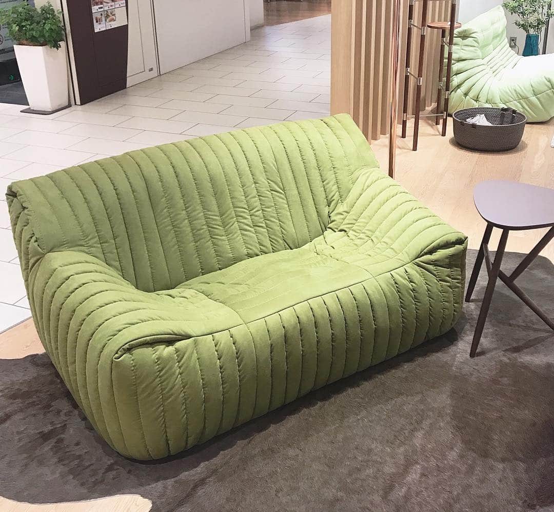 ligne roset shopのグルメインスタ