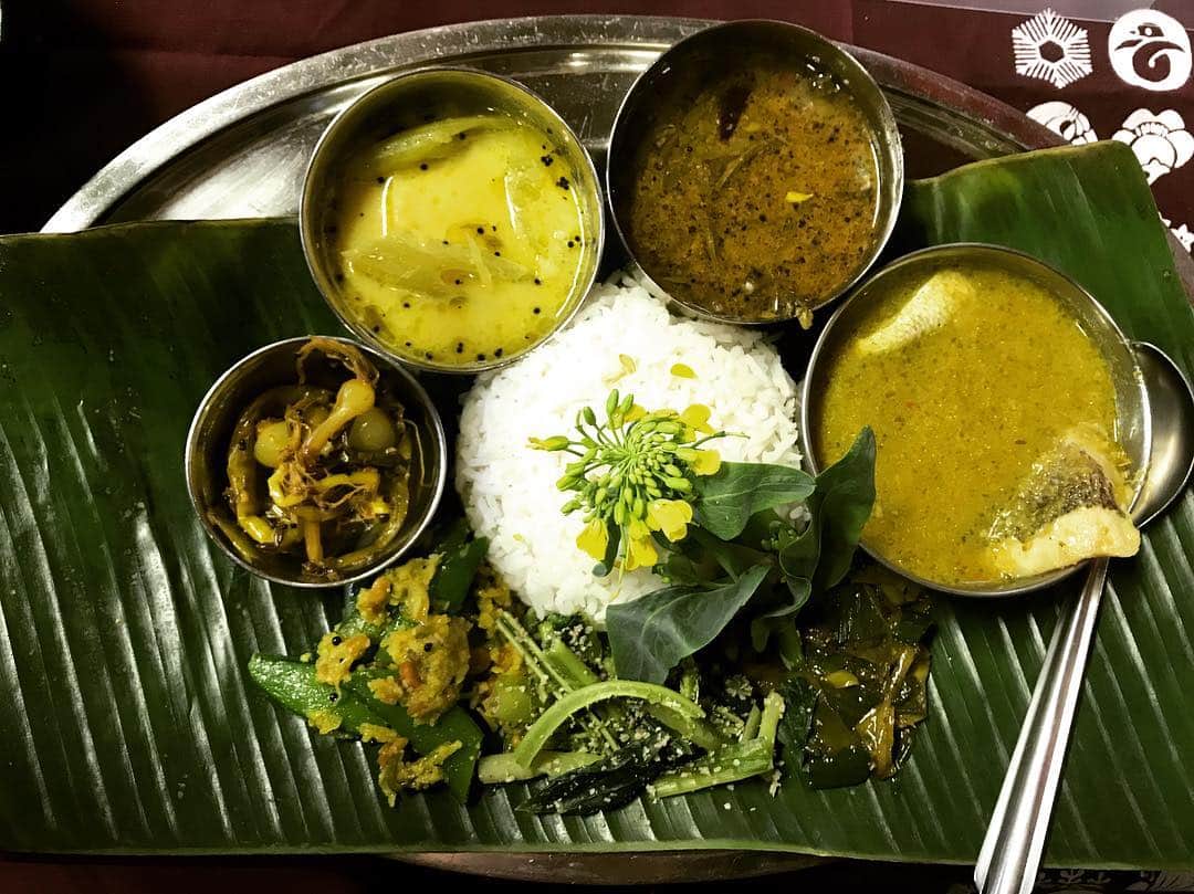 馬渕英里何のインスタグラム：「チニグラ3食目。もう、正座して食べたいカレーNo.1。静粛な気持ちになる。#チニグラ #エンガワスミダ #月1ミールス  #和ミールス」