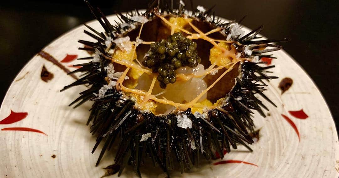 夏木マリさんのインスタグラム写真 - (夏木マリInstagram)「ちょっと遠いけど、 よく行くお鮨屋さん、 カウンターが取れなかったのでこんな感じていただきました。  #sushi  #dinner #japan #marinatsuki  #natsukirock  #夏木マリ」4月29日 19時27分 - mari_natsuki