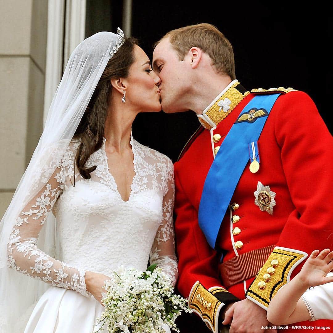 ABC Newsさんのインスタグラム写真 - (ABC NewsInstagram)「TODAY IN HISTORY: William and Catherine, the Duke and Duchess of Cambridge, were married in an opulent ceremony at London's Westminster Abbey on this day in 2011. #dukeofcambridge #duchessofcambridge #princewilliam #royalwedding #royalfamily #britishmonarchy #katemiddleton #onthisday」4月29日 19時28分 - abcnews