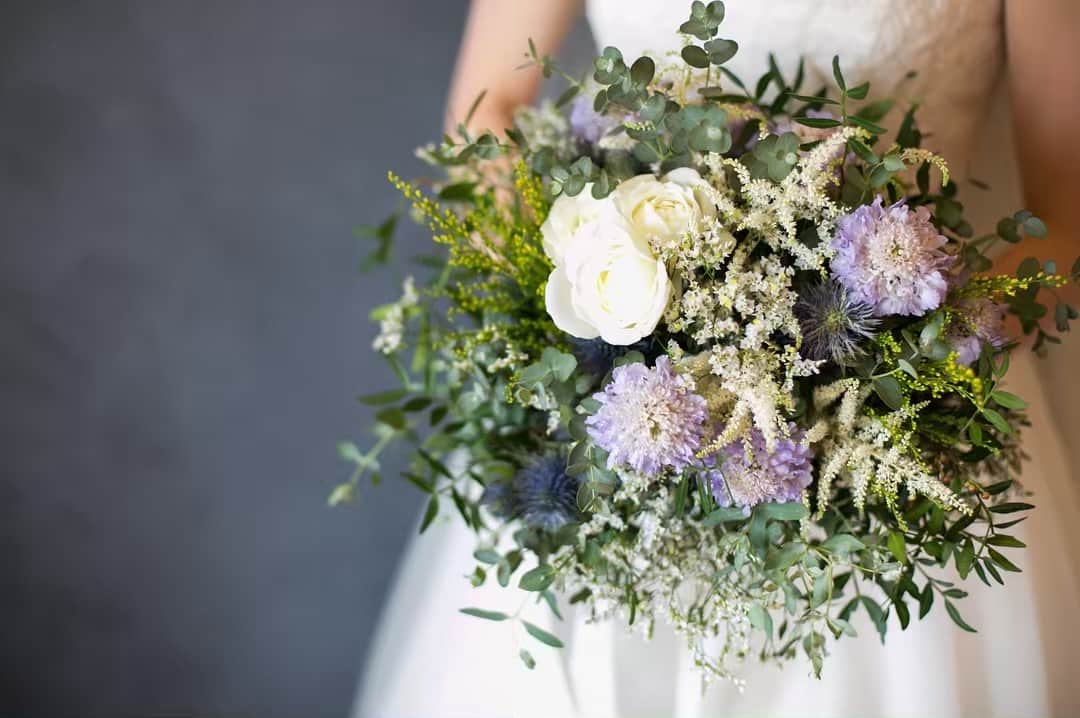 スイスホテルロマンスさんのインスタグラム写真 - (スイスホテルロマンスInstagram)「【wedding bouquet♡】 ドレスやヘアメイクと同様に、 こだわりたいのがウエディングブーケ。 ・ 花嫁さまの姿をよりひきたたせる 重要なアイテムです。 ・ 運命のドレスに合うブーケを ご提案いたします♩  #スイスホテル #スイスホテル南海大阪 #swissotelnankaiosaka #wedding #ウェディング #ブーケ #クラッチブーケ #ウェディングブーケ #日比谷花壇 #hibiyakadan #ウェディングアイテム #ウェディング小物 #ウェディングドレス #プレ花嫁 #なんば #なんば駅 #令和 #入籍」4月29日 19時28分 - swissotel_wedding