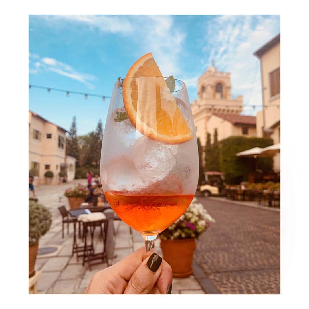 Laila Boonyasakさんのインスタグラム写真 - (Laila BoonyasakInstagram)「Aperol ผสมกับ Champange สักแก้ว ชื่นใจ🥳」4月29日 19時29分 - chermarn