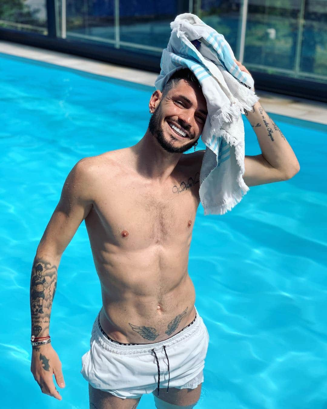 レミ・カベッラさんのインスタグラム写真 - (レミ・カベッラInstagram)「On reprend des forces 💪🏼 en famille ❤️ et au soleil ☀️😝」4月29日 19時32分 - remycabella