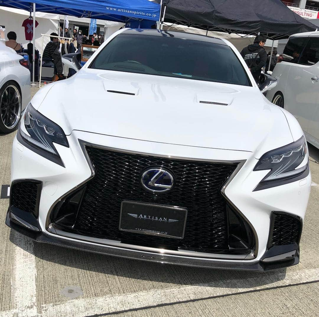 Spirits Artisanさんのインスタグラム写真 - (Spirits ArtisanInstagram)「Lexus LS Fsport Artisanspirits/// Sportsline blacklabel www.artisanspirits.co.jp #artisanspirits #artisan #asms #as #lexus #lexusls #lexuslsfsport #ls #lsfsport #bodykit #blacklabel #corarta7+ #officek #yokohamatire #japan #jp #ravspecjdm #butlertire #jworksunlimited #premierautowerkz #suvproject #kanooperformance #car_life_staff #technicalmate #トラウム #車庫小舗 #nigeljdmparts #majesticdesigns」4月29日 19時41分 - artisan_spirits