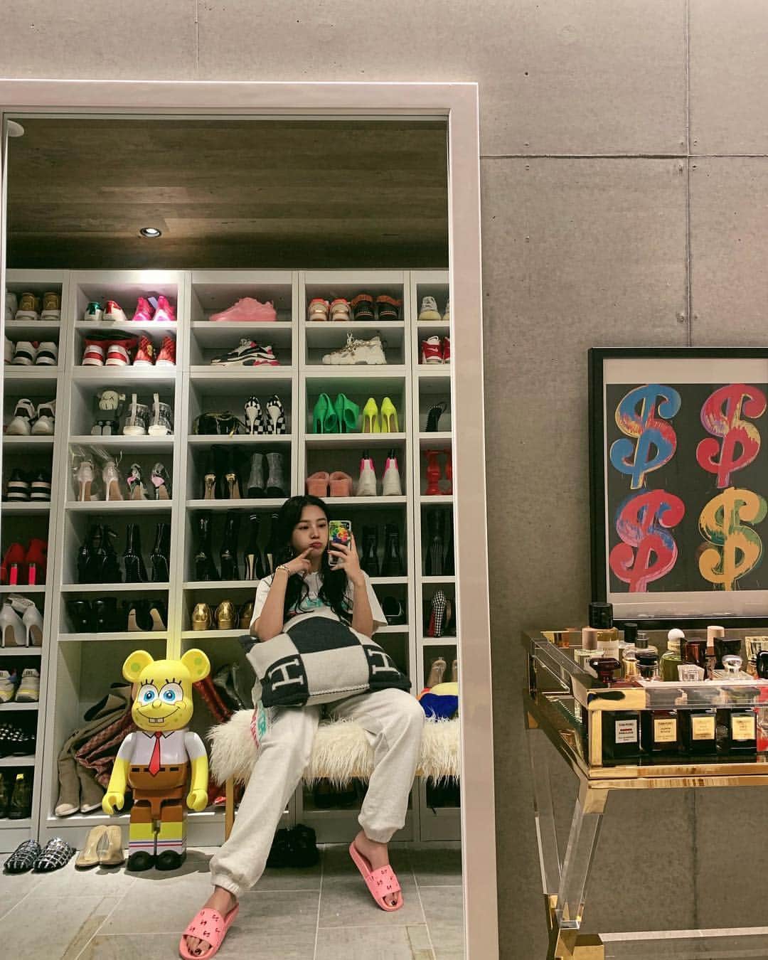 megbabyのインスタグラム：「Home sweet home❤️👠🏡 きょうははやくねよーっと🥰」