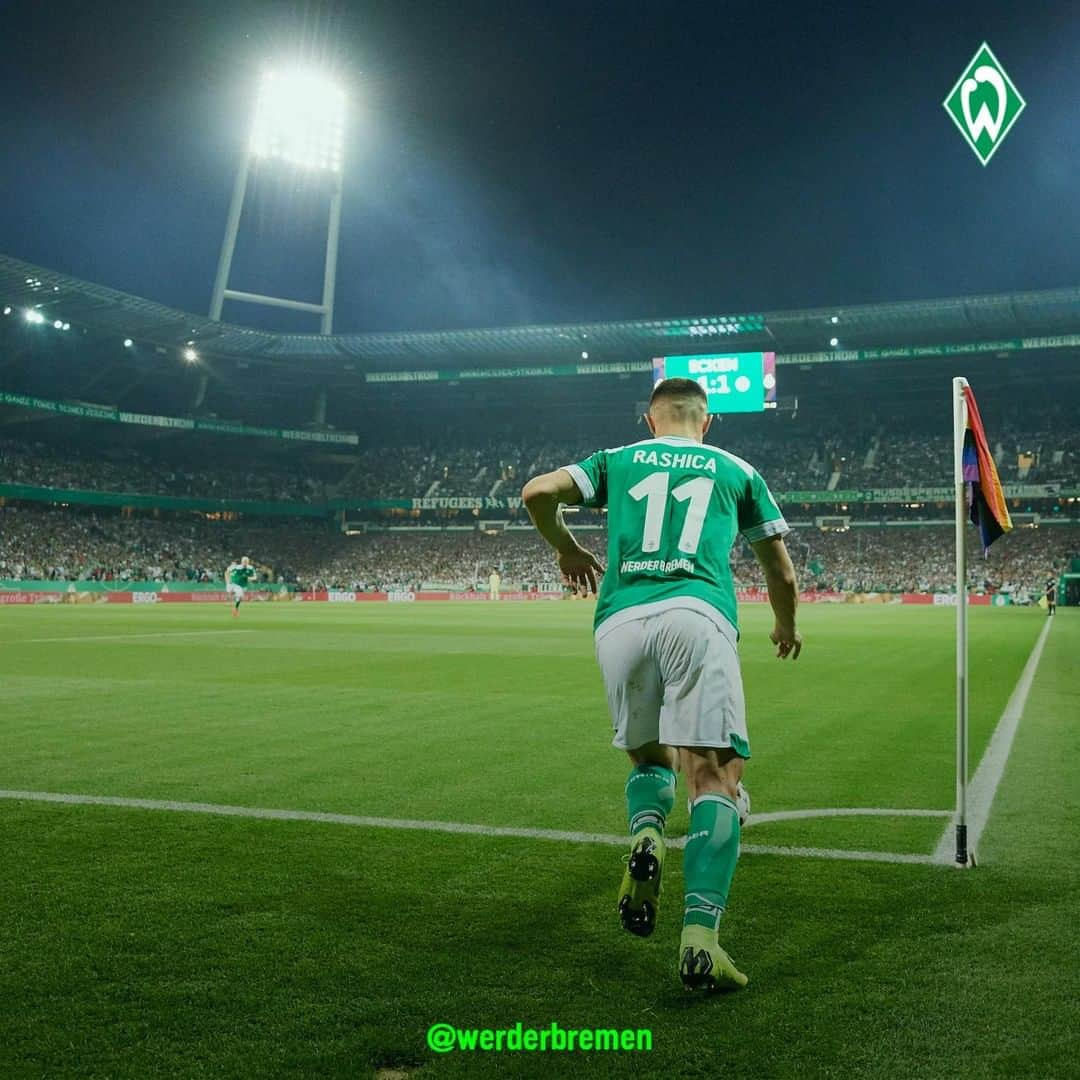 ヴェルダー・ブレーメンさんのインスタグラム写真 - (ヴェルダー・ブレーメンInstagram)「Blick nach vorne. 🔜 Weser-Stadion.💚 _______ #werder #bremen #svw #Weserstadion #Heimspiel #Ostkurve #Osterdeich #Rashica」4月29日 19時53分 - werderbremen