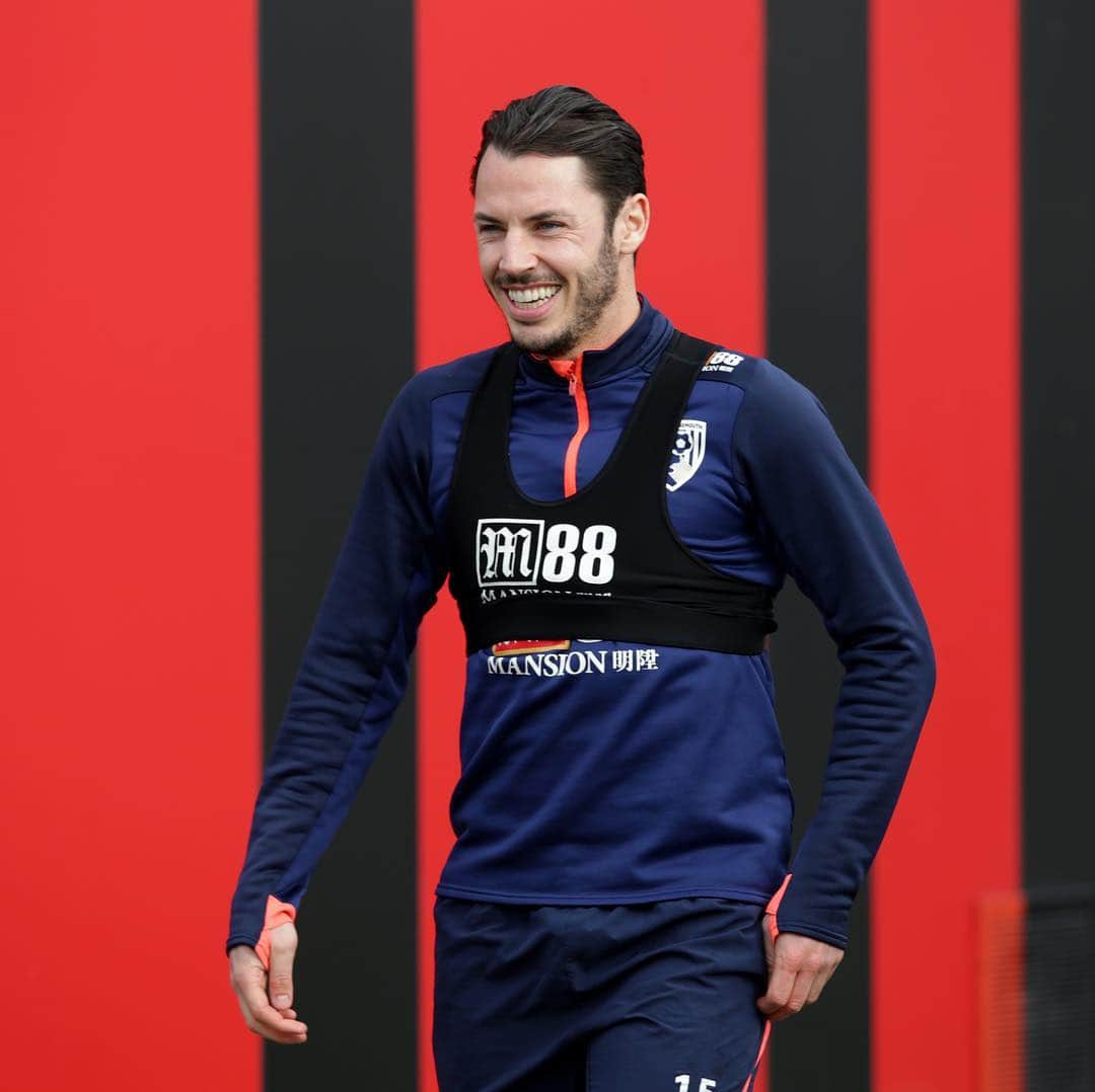 AFCボーンマスさんのインスタグラム写真 - (AFCボーンマスInstagram)「Happy birthday to our defender, Adam Smith 🥳 Have a great day! 🎁 🎈🎉 #afcb 🍒」4月29日 19時57分 - afcb
