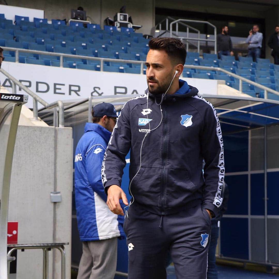 ルーカス・ルップのインスタグラム：「Happy to be back with the Team!!」