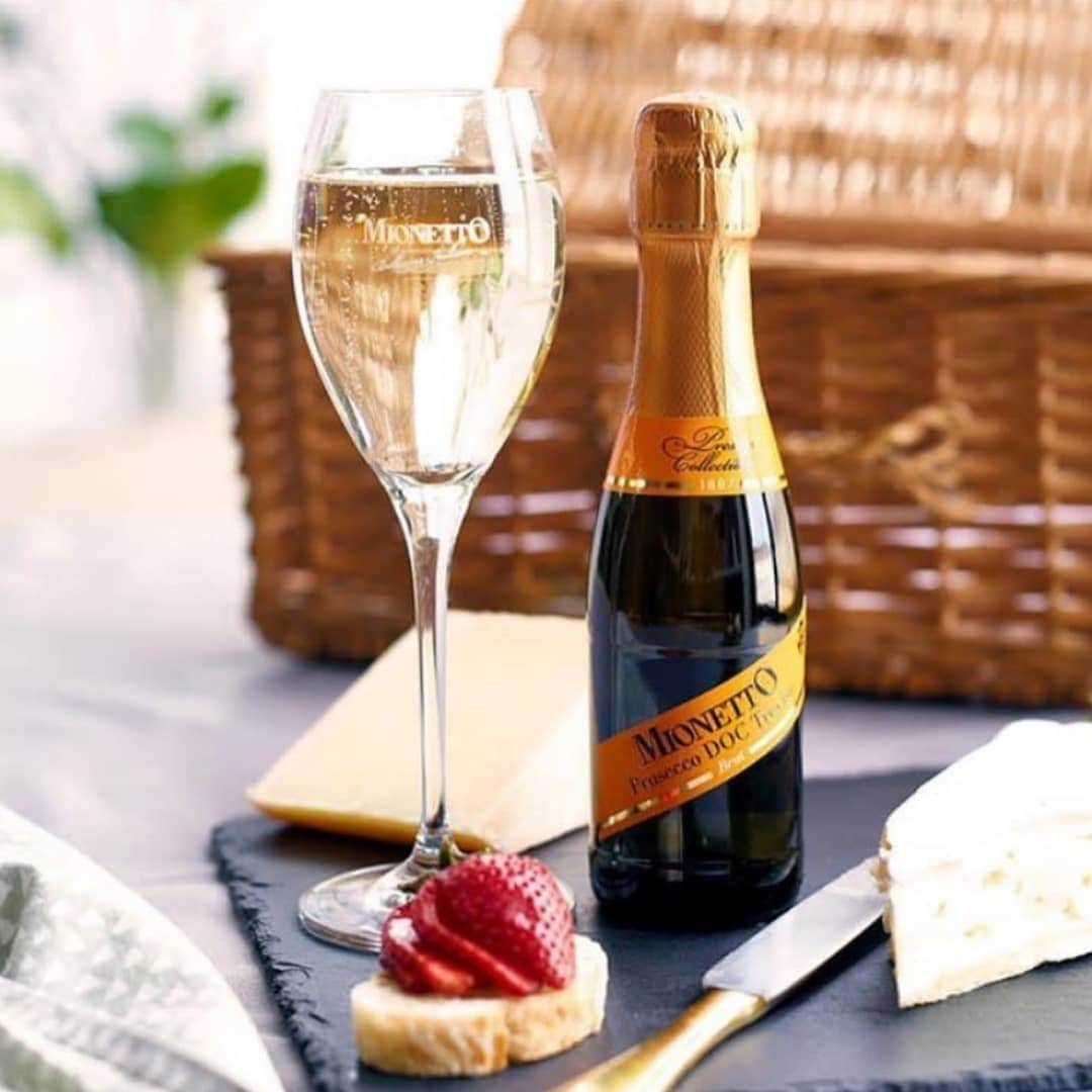 Mionetto Prosecco Suomiさんのインスタグラム写真 - (Mionetto Prosecco SuomiInstagram)「🌿🌸🌿 Vappu ilman kuplivaa 🥂 , 🌿☀️🌿 on kuin kesä ilman aurinkoa! 🥂  #kuplivamionetto」4月29日 20時06分 - mionettoproseccofinland