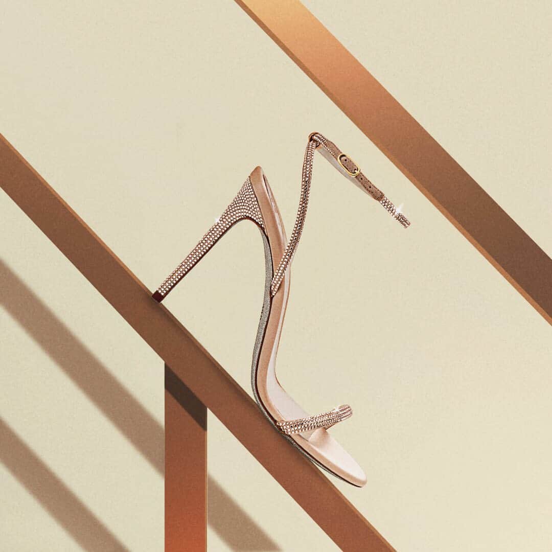 レネカオヴィラさんのインスタグラム写真 - (レネカオヴィラInstagram)「Diagonally Directional - #CaovillaELLABRITA , #BarelyThere . #NudeHeels , #RedHeels , #BlackHeels , swipe for more, Int’l complimentary shipping with T&D inclusive #ReneCaovilla . . . . . . #BarelyThereHeels #Sandals #LessIsMore」4月29日 20時06分 - renecaovilla