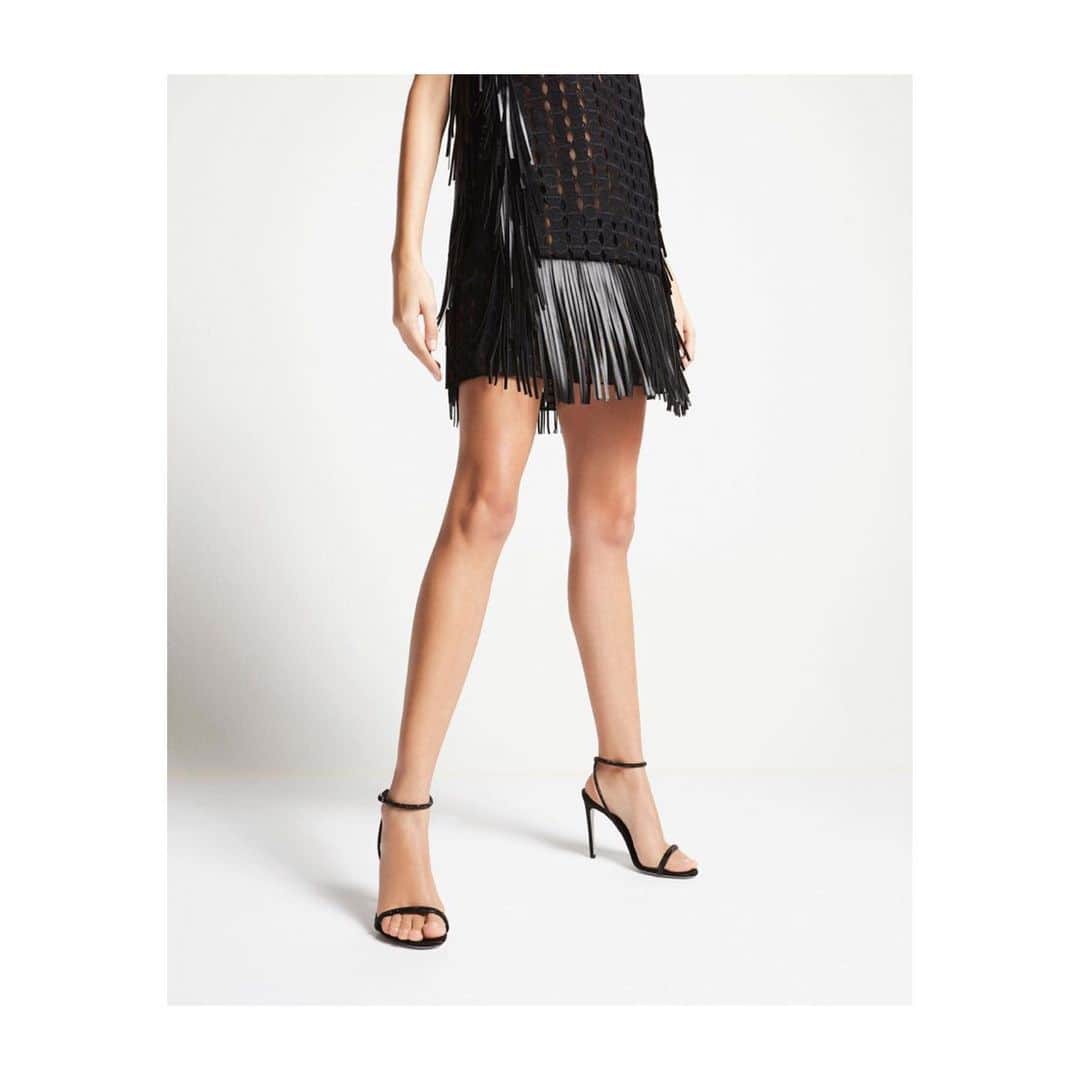 レネカオヴィラさんのインスタグラム写真 - (レネカオヴィラInstagram)「Diagonally Directional - #CaovillaELLABRITA , #BarelyThere . #NudeHeels , #RedHeels , #BlackHeels , swipe for more, Int’l complimentary shipping with T&D inclusive #ReneCaovilla . . . . . . #BarelyThereHeels #Sandals #LessIsMore」4月29日 20時06分 - renecaovilla