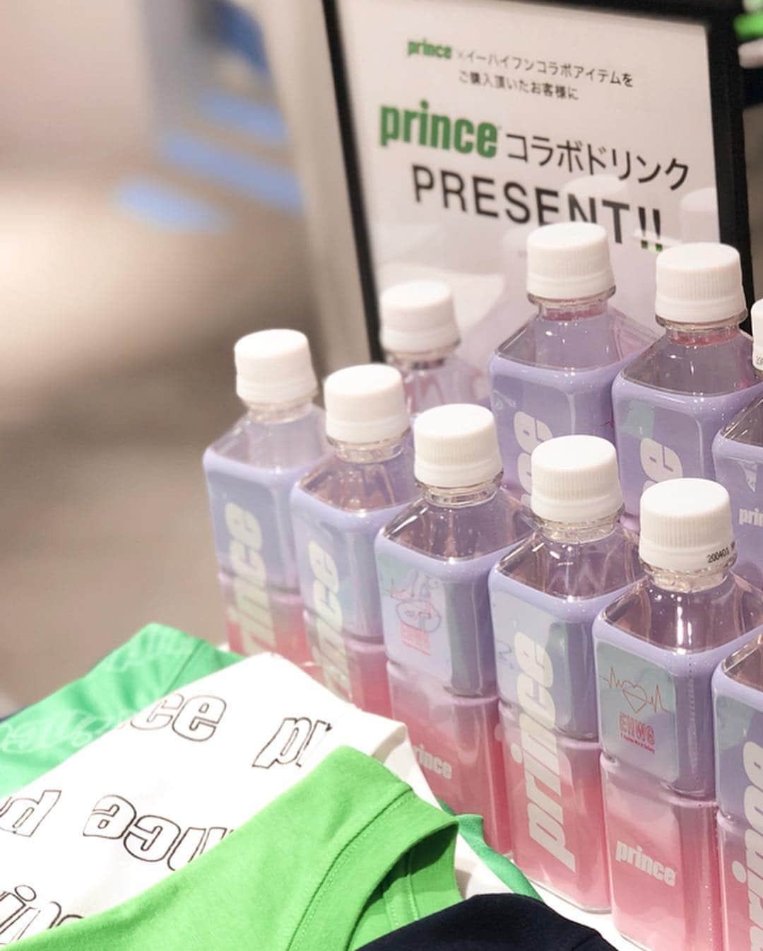 神田藍香さんのインスタグラム写真 - (神田藍香Instagram)「prince × E hyphen world gallery﻿ コラボアイテム商品が発売✨﻿ ﻿ いち早く原宿店に見に行ってきました！﻿ 可愛い商品沢山あって迷っちゃった😋﻿ ﻿ かーたんはコラボTの中でも緑をチョイス﻿ 早く着てお出かけしたいな(* 'ᵕ' )﻿ ﻿ ﻿ ﻿ #fashion#ehyphenworldgallery  #prince#apparel#korabo#casualstyle  #sportsmix#instagood#tagsforlike #l4l#likeforlikes#原宿#ラフォーレ原宿 #イーハイフンワールドギャラリー  #イーハイフン#スポーツミックス #スポカジ#ファッション#プリンス #アパレル#コラボ商品」4月29日 20時07分 - kaatan0522