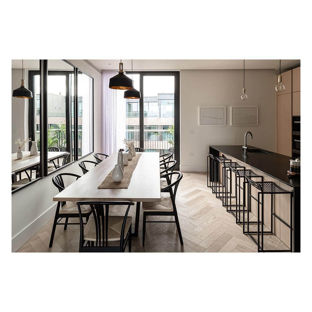 The Modern Houseさんのインスタグラム写真 - (The Modern HouseInstagram)「Talk of the Town: contemporary London homes for sale. Link in our bio for the full feature.  #newbuilds #architecture #considereddesign #london」4月29日 20時17分 - themodernhouse