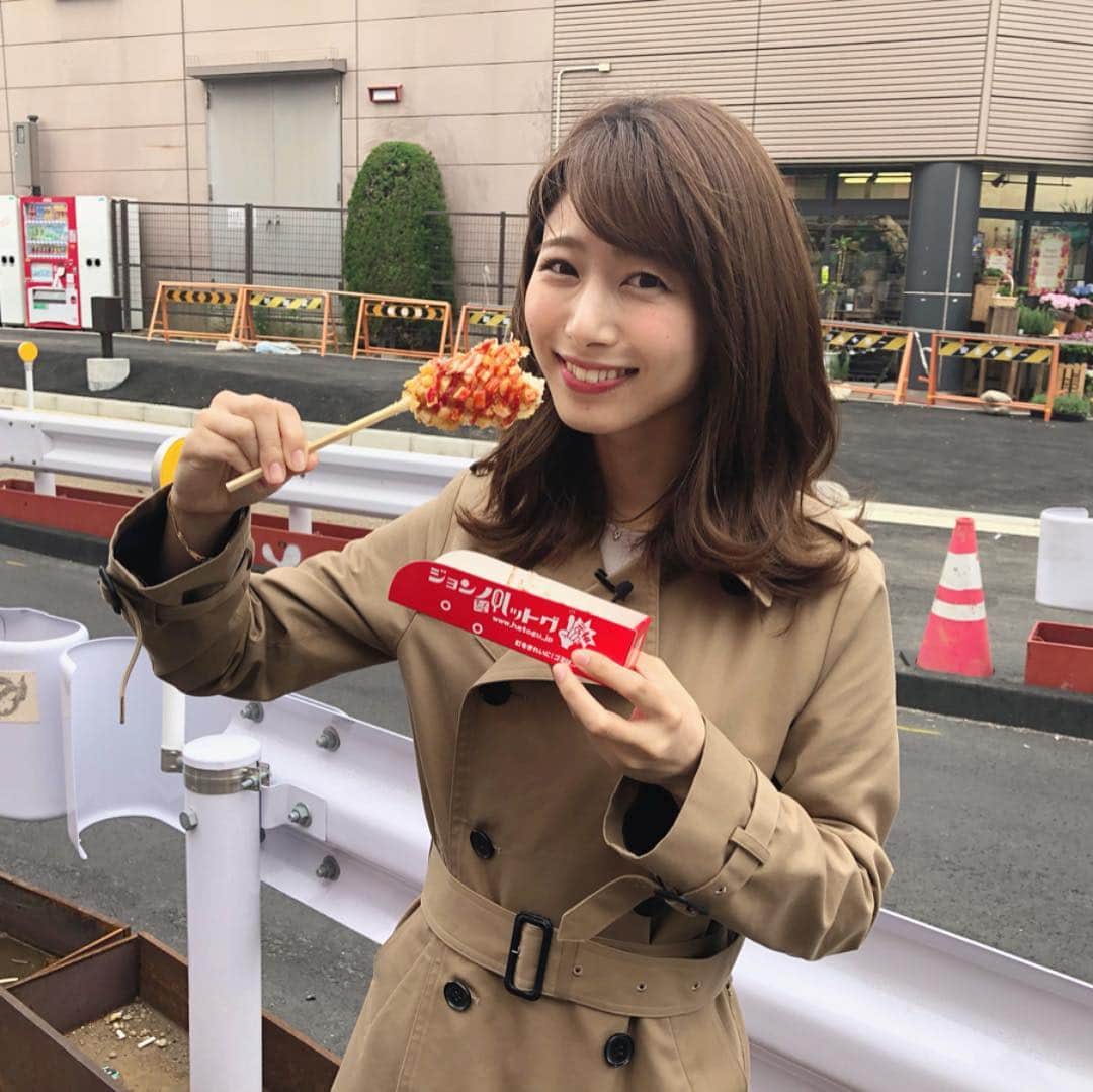 海老原優香さんのインスタグラム写真 - (海老原優香Instagram)「のびーーーるちーーず🧀 今日は新大久保で取材をしていました‼️ これを食べたくて小田原から来ているご家族もいましたよ✨  #gw #チーズハットグ #チーズのびるの美味し楽し」4月29日 20時21分 - ebioffi