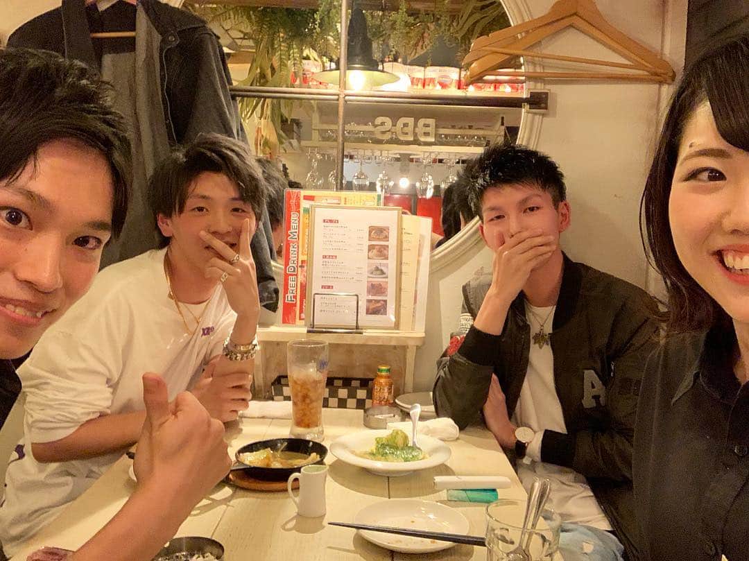 肉talian 金山店のインスタグラム：「＊ ・ こんばんは🌜 肉talian金山店のなつきです🍖❤️ ・ 今日ご来店していただいたお客様とパシャリ💓🙈💓 ・ 本日は平成最後の29の日‼️ みなさんお肉堪能しましたか？？ ぜひぜひ肉talianに食べに来てください🤤 心よりお待ちしております！ ・ #肉talian #肉タリアン #金山 #名古屋 #meat #wine #サングリア  #29の日 #肉盛り #肉 #ローストビーフ #平成最後 #新年号 #令和 #ワイパー #イケメン」