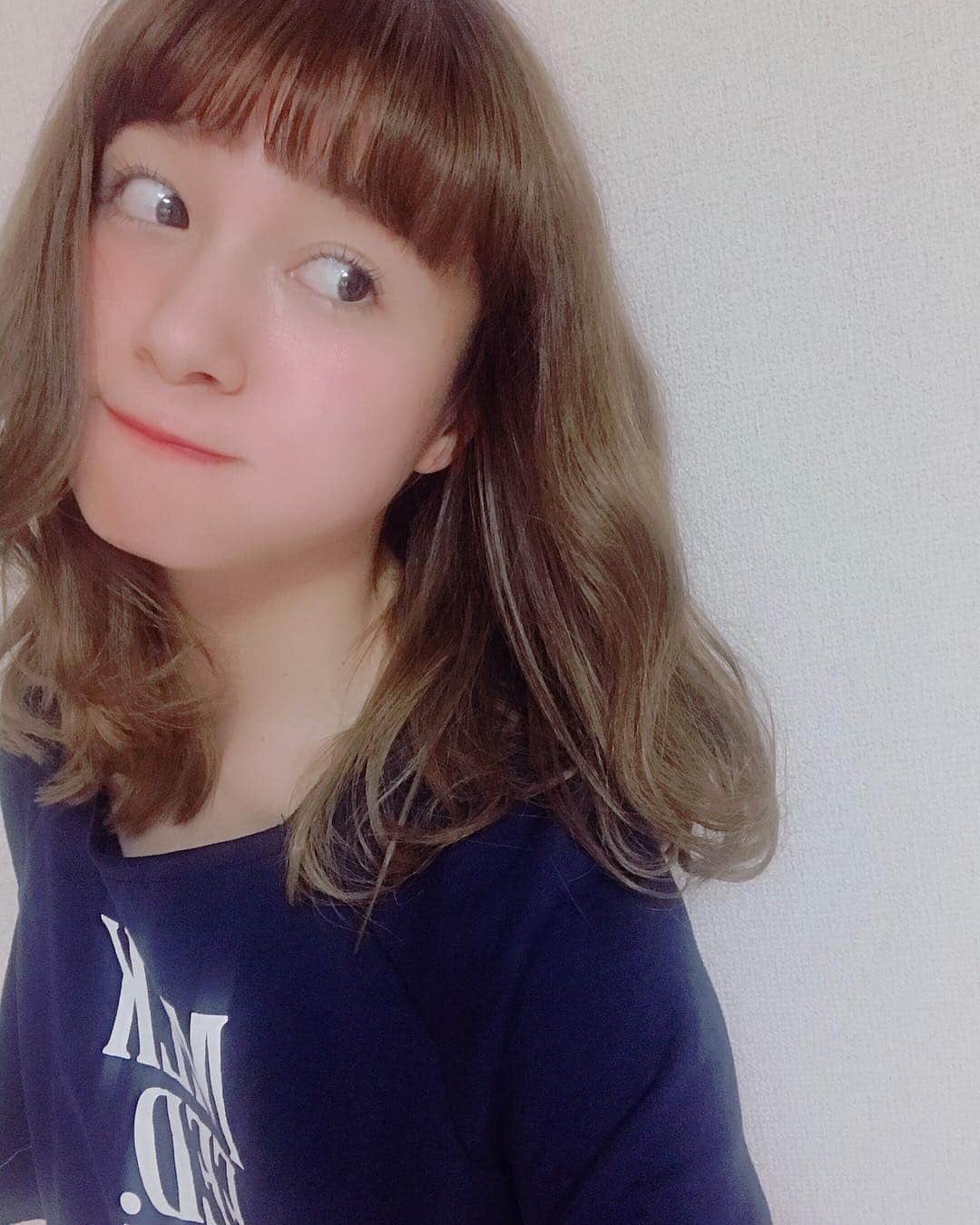 のインスタグラム：「あした 4月30日(火)20:30〜 @isetanmirror のアカウントから ライブ配信、メイクしていただきます 今からとってもたのしみ〜〜 みにきてね！」