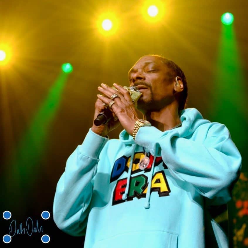 スヌープ・ドッグさんのインスタグラム写真 - (スヌープ・ドッグInstagram)「Now I lay me down to sleep I pray the lord my soul to keep 🙏🏽🎤」4月29日 20時43分 - snoopdogg