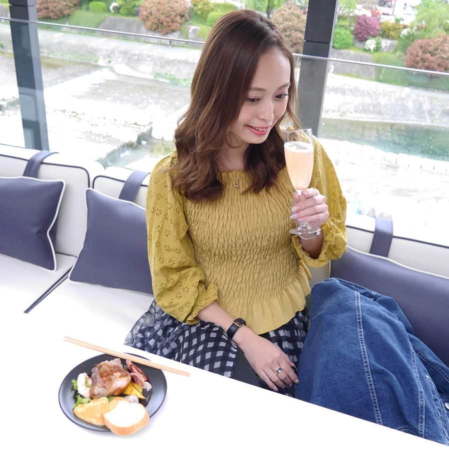 榊本麻衣さんのインスタグラム写真 - (榊本麻衣Instagram)「♡♡ . . 昨日は5/1日に京都にオープンする "MERCER BRUNCH TERRACE HOUSE KYOTO"の レセプションパーティに行ってきました🍴❤️ . . 外を眺めるとすぐ鴨川や三条大橋が 目の前でロケーション最高🙈🌷 . . 東京でも行ったけど、 美味しいんよねぇ🤤💕 . 関西でも食べれるってなんか嬉しい🙊🌟 . . またゆっくりブランチ食べに来たいなぁ🥞💋 . . @mercer_brunch_kyoto #mercerbrunch #マーサーブランチ #mercercafe #マーサーカフェ #京都 #京都グルメ #京都カフェ #cafe #カフェ #ブランチ #フレンチトースト」4月29日 20時44分 - maipipii