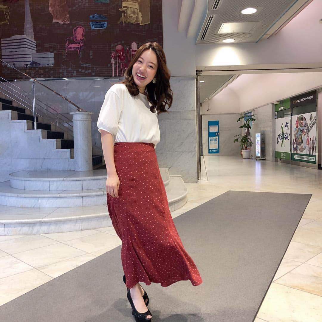 原直子さんのインスタグラム写真 - (原直子Instagram)「2019.4.29 アサデス。  2枚目は入り口の自動ドアを自ら開けに走って、風が来た！と思ったらすっ！とポーズしだ頑張った一枚です。  #ハニーズ #honeys #タイトスカート #ドットスカート #アサデス」4月29日 20時46分 - naoko_15_hara