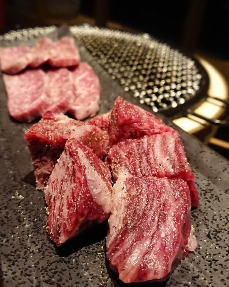 ニッチロー'さんのインスタグラム写真 - (ニッチロー'Instagram)「本日は平成最後の肉の日🍖  平成を振り返りながら焼肉はいかがでしょうか👌  #肉の日  #平成最後の肉の日  #日本一の焼肉の街生まれ  #焼肉大使  #飯田市 #やきまる  #焼肉 #熟成南部豚  #サガリ #ニッチロー’ #ニックロー' #ニッチ飯 #yakiniku #yakinikucity」4月29日 20時47分 - nicchiro5.1