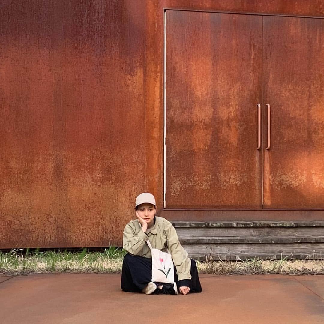 前田エマさんのインスタグラム写真 - (前田エマInstagram)「おみゆ @omiyuno のバック🌷 #森の学校キョロロ」4月29日 20時50分 - emma_maeda