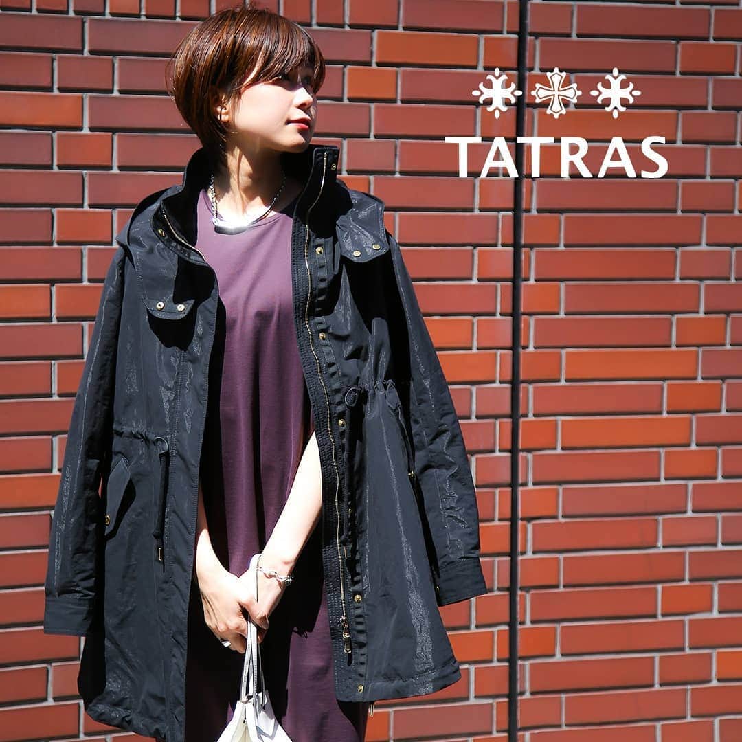 のインスタグラム：「. ＼ TATRAS｜LEUCA -BLACK- ／ . 《 3WAYで着こなせる、新作の「レウカ」 》 . ウエストよりも高めの位置にドローストリングを施すことでスタイルアップ効果も期待できる、女性らしさの詰まったアウターです。インナーには取り外し可能なダウンベストが付属しており、季節の変わり目にはダウンを取り外しての着用はもちろん、ダウンのみでのコーディネートも楽しめる、非常に使い勝手の良いアイテムです。 . ■ITEM／TATRAS Name：＜LEUCA(レウカ)＞-BLACK- Price：129,600円 （税込） No： LTA19S4736-19 . ◎ANN DE ARK プロフィールからアクセスできます◎ . . 【 ARKnets Search／取り扱い店舗 】 FOLLOW US!! ／ @ann_de_ark . ■商品や通信販売に関しまして、ご不明な点がございましたらお気軽にお問い合わせください。 . ----------------------------------- 【お問い合わせ】 ARKnetsコールセンター TEL：028-634-1212 ( 営業時間 12:00～19:00 ) ※店舗へ繋がりにくい場合には、こちらまでお問合せ下さい。 ------------------------------------- #arknets #anndeark #栃木 #宇都宮 #styling #スタイリング #スタイル #fashion #ファッション #レディースファッション #レディースアウター #春コーデ #tatras #タトラス」