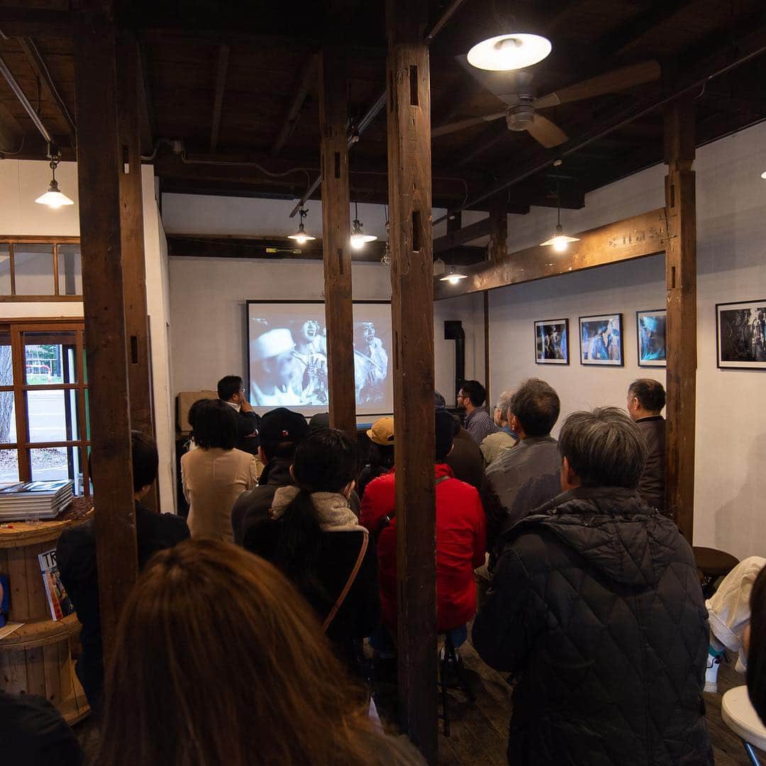 阿部裕介さんのインスタグラム写真 - (阿部裕介Instagram)「無事、札幌での写真集発売を兼ねた展示会を終えることができました。 とても楽しい、トークイベントができました！ お越し下さった皆様、本当にありがとうございます！  #ヨサリコイ  #札幌」4月29日 20時59分 - abe_yusuke