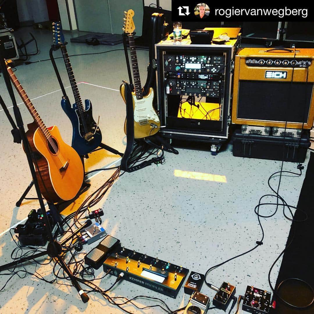 デイヴィッド・ギャレットさんのインスタグラム写真 - (デイヴィッド・ギャレットInstagram)「#Repost @rogiervanwegberg ・・・ Rehearsing for David Garrett, love my setup😬#touring #davidgarrett #unlimited」4月29日 20時59分 - davidgarrettinsta