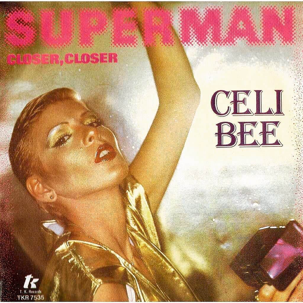 パット・マグラスさんのインスタグラム写真 - (パット・マグラスInstagram)「SUPERWOMAN ⚡️⚡️⚡️ The DIVINE #CeliBee delivering *NEW* #EYEdols Single Eye Shadow in 'GOLD STANDARD' #inspiration  in glamorously gilded lids.」4月29日 21時03分 - patmcgrathreal
