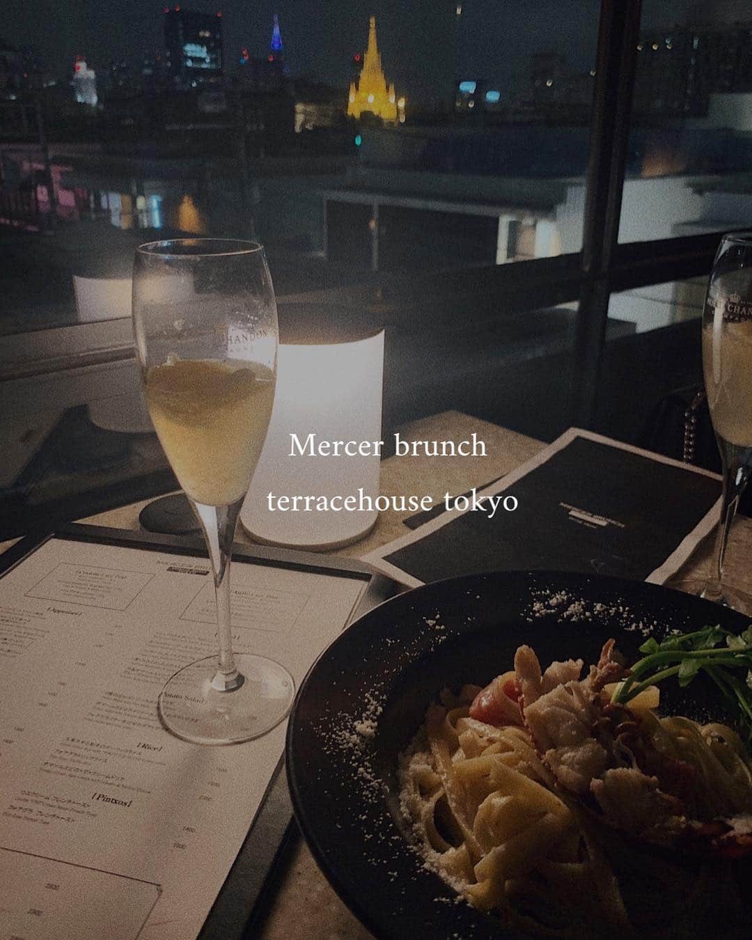 Airi Shibuyaのインスタグラム：「Dinner🥂❤︎ . すこし肌寒いけどテラス席が気持ちいい☺️ . 夜景もすてき🌃❤️ . #dinner#night#tokyo#mercerbrunch#ディナー」