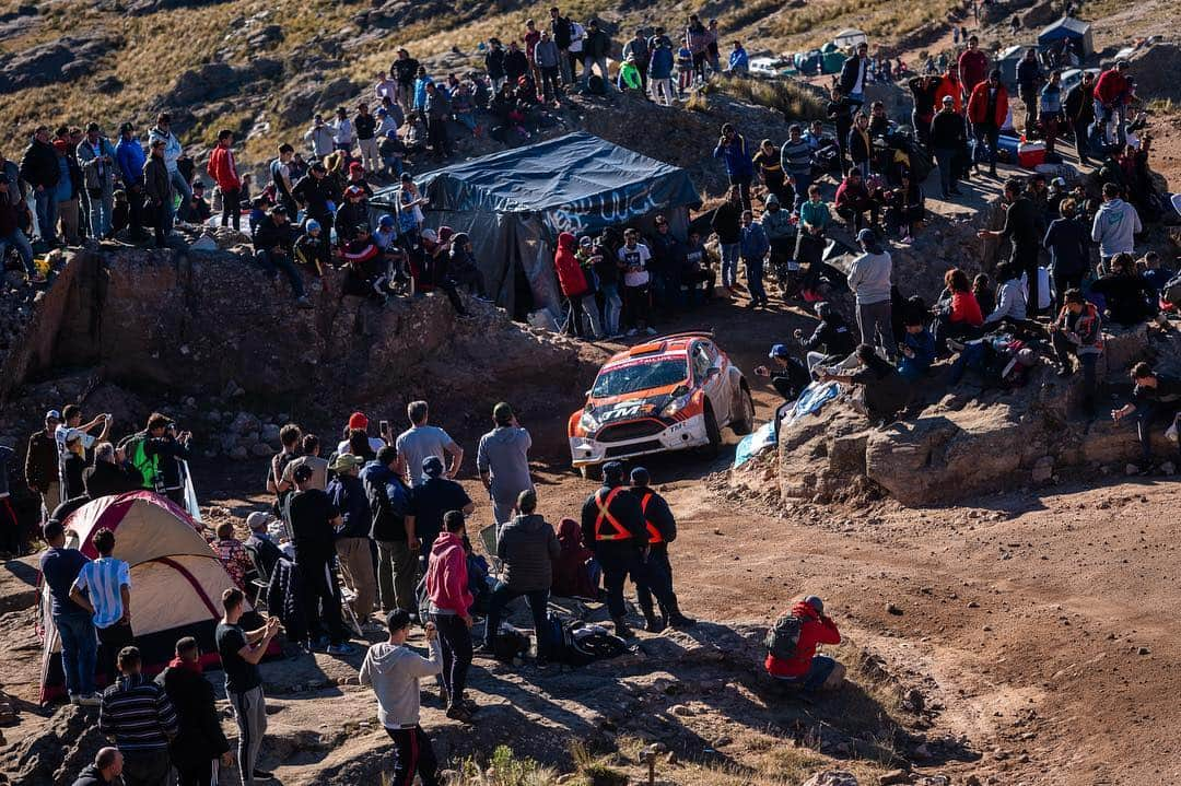 勝田貴元さんのインスタグラム写真 - (勝田貴元Instagram)「🇦🇷What a amazing stage, there was everywhere spectators beside of the road. I was happy to driving front of Argentina rally fans! 📸 @timoanisphotography  ラリーアルゼンチンどこもかしくも観客で一杯でした！ 特にエル・コンドルは全てのコーナーに多くの観客が居て圧巻！ ただ岩やら橋やらステージがラフ過ぎて、それどころじゃなかったけど😂 @mm.motorsport @danbarritt @officialwrc @rallyargentina #rally #argentina #wrc2 #wrc」4月29日 21時14分 - takamotokatsuta