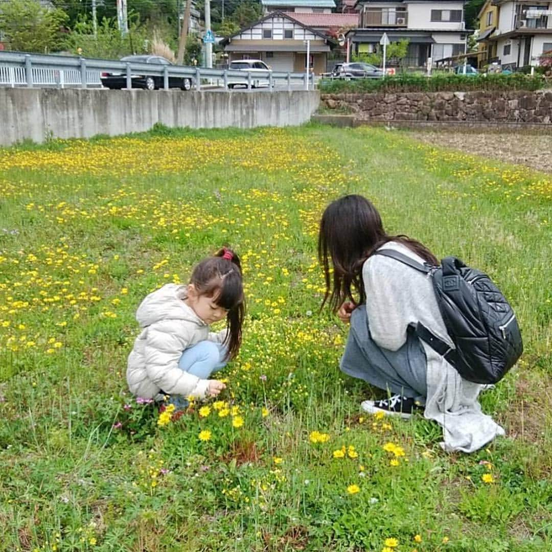 中岡由佳さんのインスタグラム写真 - (中岡由佳Instagram)「寺家ふるさとの森で田舎の景色を楽しみ、山登り。自然の中で過ごした後の家でのお昼寝は最高でした。息子を抱っこして山登りもしたので、帰宅して子供達と一緒に3時間夢の中。。」4月29日 21時07分 - yuka_nakaoka