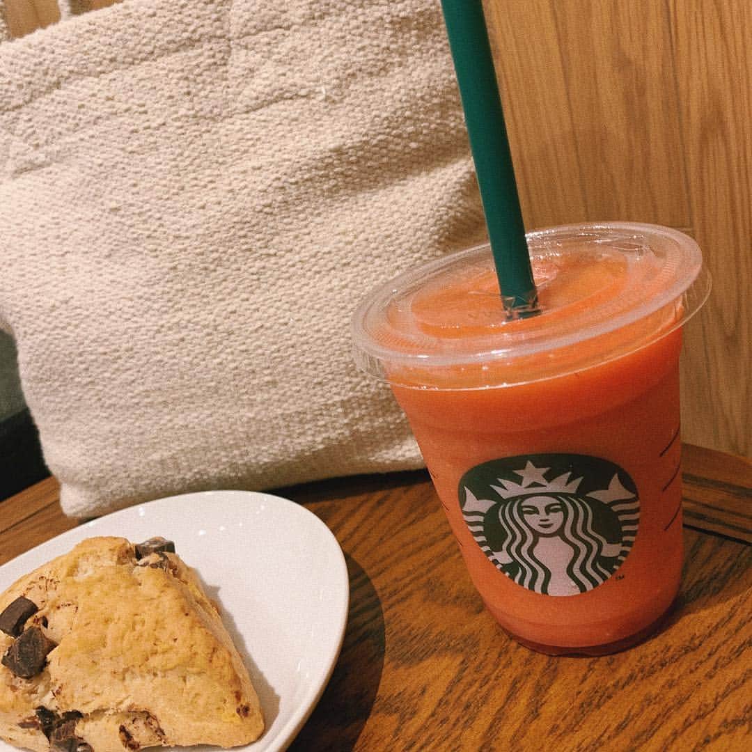 sayocoのインスタグラム：「🍓🍓🍓🍓🍓🍓 #安定のホイップ抜き」