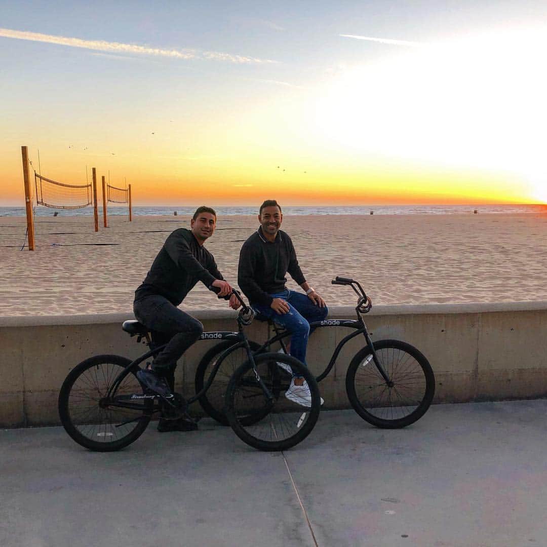マルコ・ファビアンのインスタグラム：「Happy birthday bro!! alebedoya 🎂 Mis mejores deseos parce, y que este año sea mejor que el anterior! 🎉🎊😉👏🏽 #enjoythemoment #vivalavida #cookies🍪 #wearetogether」