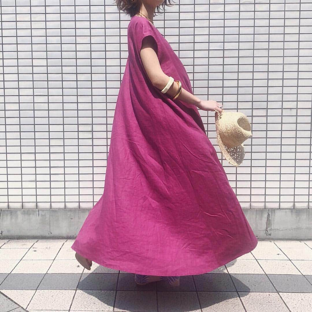 SLOBE IENAさんのインスタグラム写真 - (SLOBE IENAInstagram)「弾けるカラーで夏が始まる…♪ ﻿ one-piece ￥12,000+Tax﻿ pants(FRNCH) ￥13,000+Tax﻿ shoes(ENESS) ¥11,800+Tax hat ¥8,300+Tax﻿ ﻿ ﻿ #SLOBEIENA﻿ #SLOBE﻿ #ienaslobe﻿ #SLOBEIENA神戸﻿」4月29日 21時36分 - slobeiena