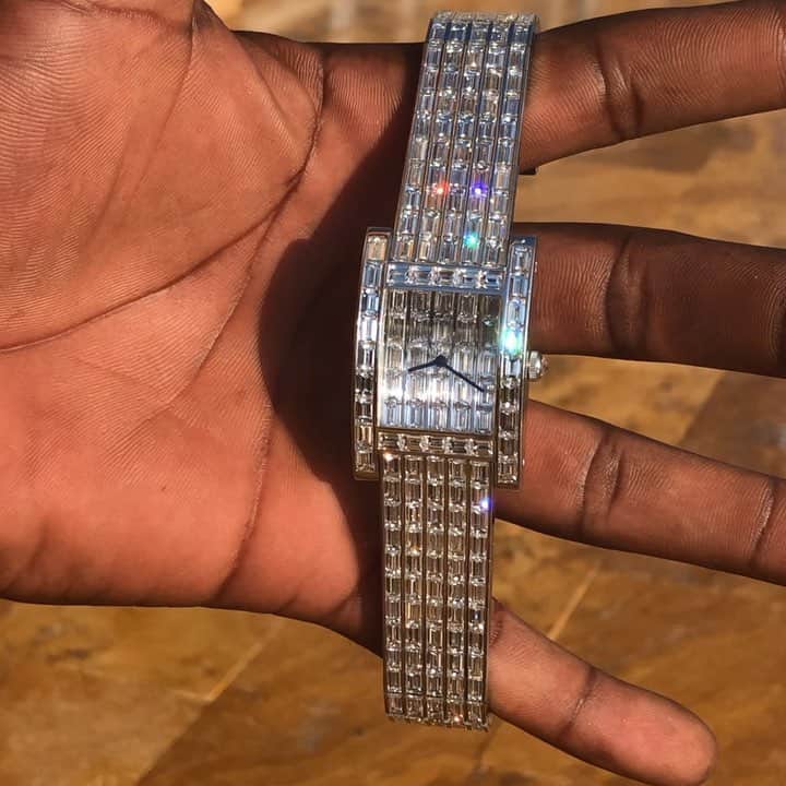 グッチ・メインのインスタグラム：「Original Chopard Multi Mz 💰💰 FullDiamond Emerald #FactorySetting @chopard aka #ChandelierKiller 😤😩💨」