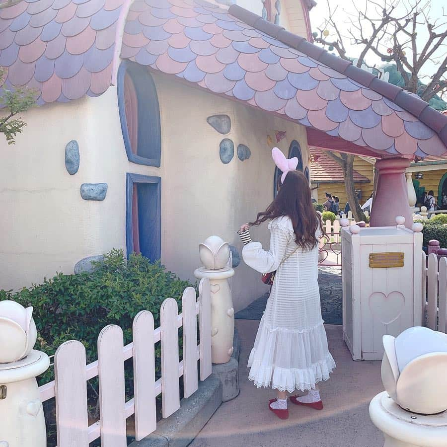 ののこさんのインスタグラム写真 - (ののこInstagram)「﻿ ﻿ ﻿ ﻿ #ディズニーフォトスポット ~ 🐇﻿ Easter 🌼 で撮ったところまとめてみた！﻿ ﻿ ﻿ のん的ランドでおきにいりなのは﻿ レースカーテンのところと﻿ ピンクのシンデレラの壁紙のところ💍〻﻿ ﻿ ﻿ ぴんくのうさみみつけたので今回は﻿ #ミニーちゃんの家 おおめです ！ ♡﻿ いろんなとこにうさたまがいて﻿ 探すのたのしかった ~ ^ - ^💞💞💞」4月29日 22時03分 - nontaso2525