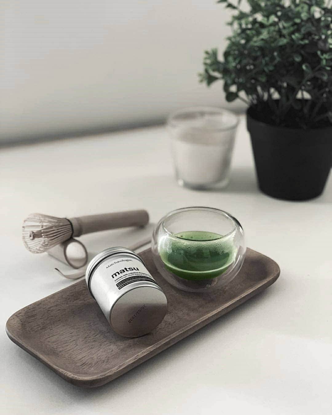Matchæologist®さんのインスタグラム写真 - (Matchæologist®Instagram)「Hands up if you’re loving this wonderful minimalist shot of our #Matcha Brewing Kit! 🙏😇 All calm and ready to commence a #MatchaRitual🍵. Sip up, zen out, and join @karholee in a peaceful #MatchaMoment of the day 🌿 . Treat yourself and your loved ones to a unique matcha brewing experience or excite the Matchaeologist within you! 💫 . We’re also offering a 10% introductory discount on your first order🌱 😱 – simply head to our website and enter your email address when prompted! 👍You won’t regret it, we promise! 😉 . Rich in umami and smooth in texture, Matsu™ matcha is the epitome of all the characteristics that identify premium quality matcha: vivid pine green colour 🌿, refreshing ooika (覆い香) aromas 🍃 and an exquisite sweet-savoury umami 🌱 (うま味) flavour profile – a result of the painstaking process that ranges from manually extracting only the most tender, highly prized parts of the virgin leaves of shade-grown tea trees to fire-roasting each batch to perfection to bring out the finest nuances of flavour in every custom roast. . 👉 Click the link in our bio @Matchaeologist . Matchæologist® #Matchaeologist Matchaeologist.com」4月29日 22時06分 - matchaeologist